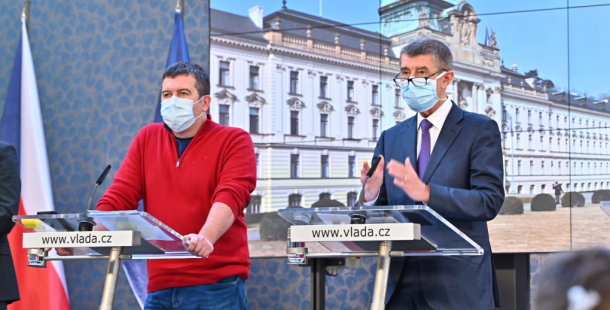 Vláda ruší zákaz volného pohybu osob