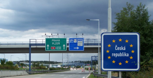 V důsledku zrušení zákazu volného pohybu osob je ode dneška opět možné cestovat do zahraničí