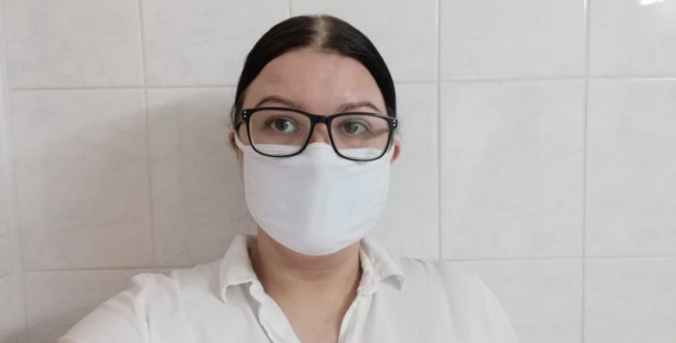 Astmatička: Nadzvedla jsem roušku, abych se mohla nadýchnout. Sklidila jsem nadávky a vyhrožování