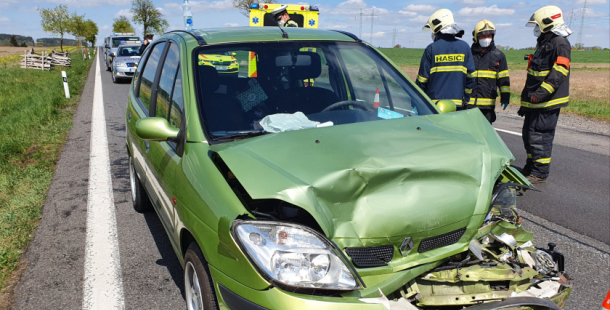 Policisté pátrají po řidiči bílé dodávky, ale i svědcích dopravní nehody