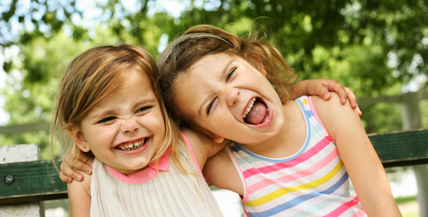 Lidé nebudou muset od 25. května nosit venku roušky