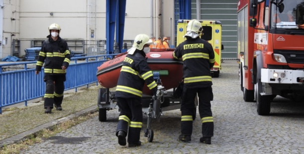 Žena ukončila svůj život skokem z hráze Orlické přehrady