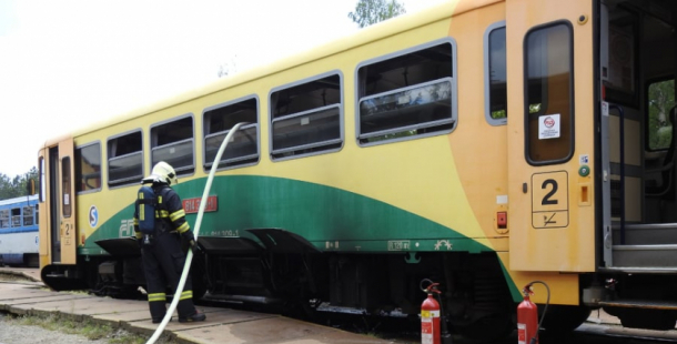 Na příbramském nádraží hoří vlak, škoda se vyšplhala na milion korun