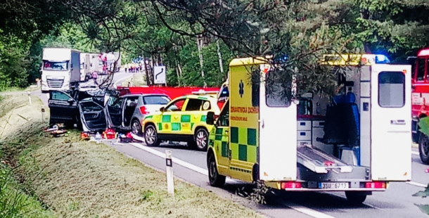 Čelní střet na Strakonické si vyžádal dva životy