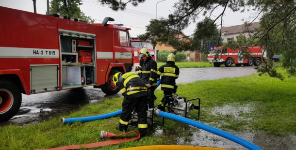 Intenzivní déšť vydatně zaměstnal středočeské hasiče