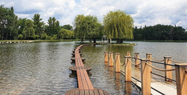 Hobití vesnička, naučná stezka nebo animační programy. Novák láká na novinky