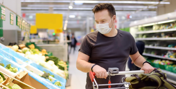 Roušky budou od září povinné ve veřejné dopravě i vnitřních prostorech