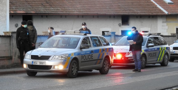 Za položení pražců na koleje hrozí mladíkům vězení