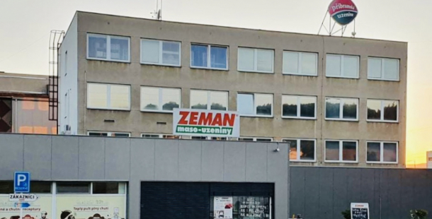 V příbramském masokombinátu se nakazilo pět zaměstnanců covidem. Do areálu vstup jen s rouškou a s měřením teploty