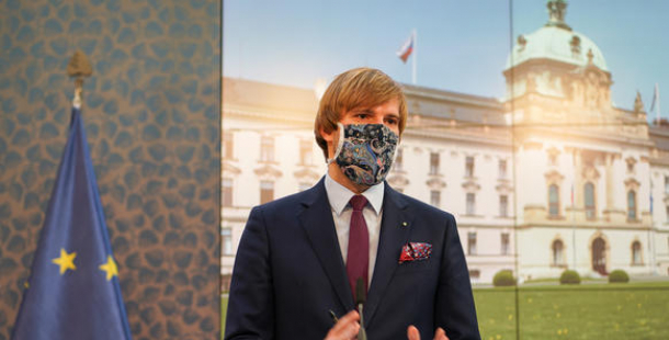 Kocourkov: S rouškami je to opět jinak