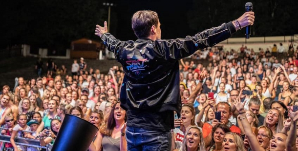 Leoš Mareš vystřídal za večer hned několik povolání