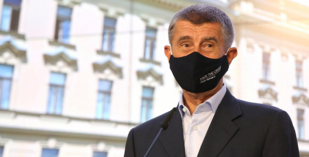 Babiš navrhne, aby stát dal důchodcům respirátory a roušky