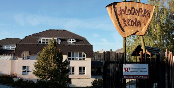 Na děti a dospívající by neměla být uvalována zodpovědnost za život a smrt jejich bližních, píše v dopise AWŠ