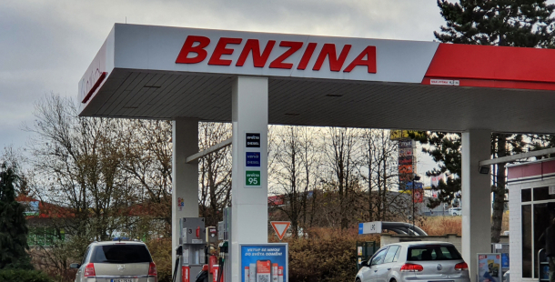 Vy nemáte rýži? Máte dudlík? I s takovými otázkami se dnes setkává obsluha čerpací stanice