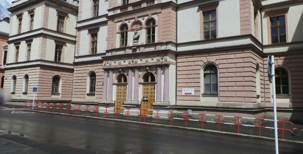 Od středy se částečně otevřou střední, vysoké i další školy