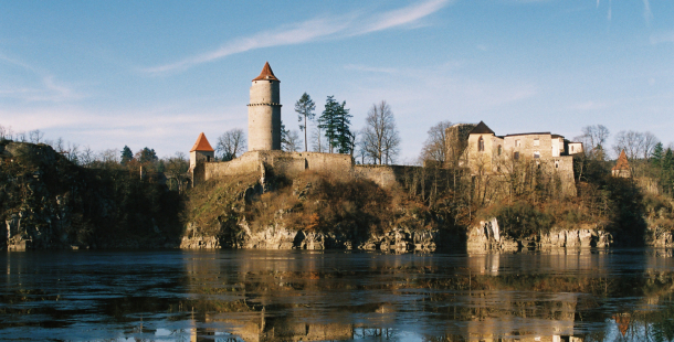 Hrad Zvíkov je místo plné nevysvětlitelných jevů. Proč zde nefungují fotoaparáty ani kamery?