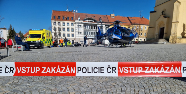 Muž v Příbrami pobodal nožem svou matku. Ženu ve vážném stavu transportoval do nemocnice vrtulník