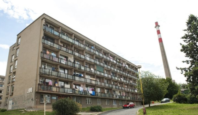 Ubytovny Stavus v Příbrami: sliby o seniorské budoucnosti versus noční požáry