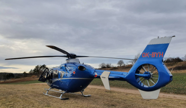 V Kozárovicích spadl muž ze žebříku