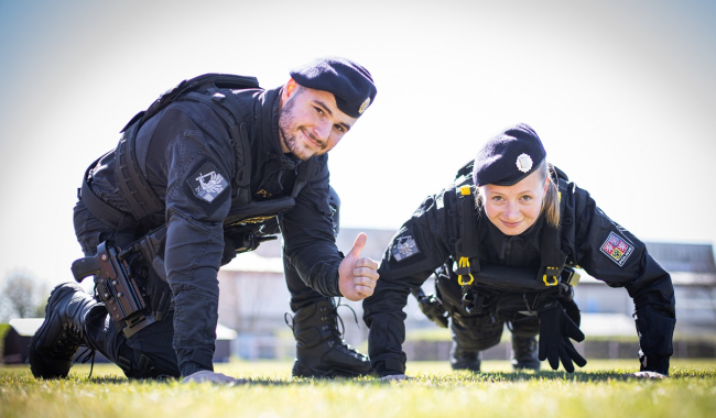 Chceš na sobě uniformu? Policie tě prověří nanečisto – a bez milosti