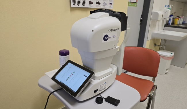 Nemocnice zavádí AI přístroj Aireen. Pomůže s preventivní diagnostikou zraku u diabetiků