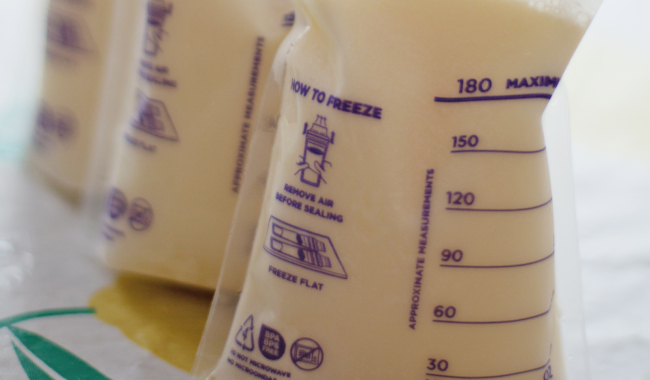 Veterinární správa zakázala desítky kojeneckých mlék. Obsahují nebezpečný toxin