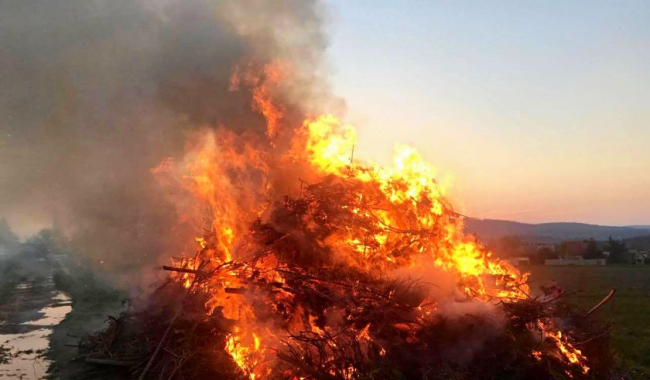 Filipojakubská noc připomíná staré zvyky a pověry. V ten čas čarodějnice mířily na Plešivec