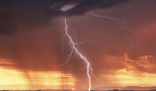 Meteorologové vydali výstrahu před silnými bouřkami