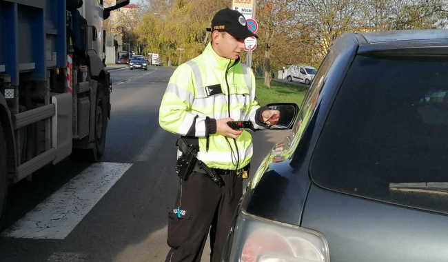 Policie během tří dnů narazila na opilé i zdrogované řidiče. Zkontrolovala přes 2100 aut