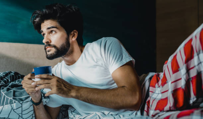 Proč má dnešní generace tolik „pozdních paniců“? Věda ukazuje, že problém není sex, ale společnost