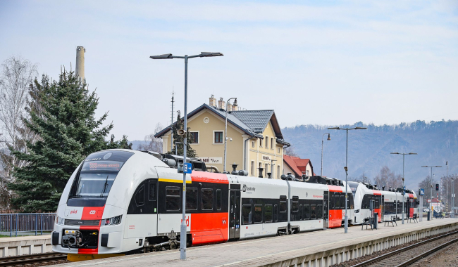 Od neděle platí letní změna jízdních řádů regionálních vlaků Českých drah