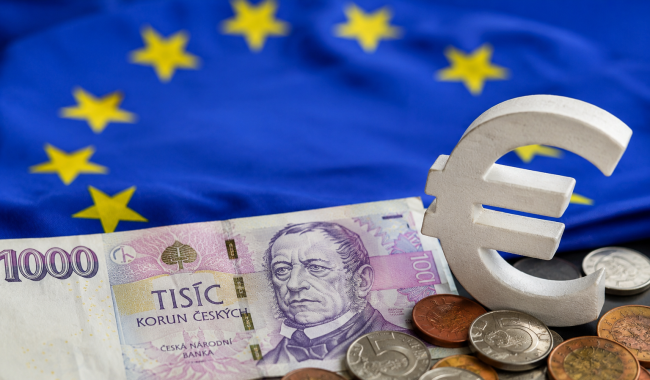 Mělo by Česko přijmout euro? Výrok prezidenta Pavla stále budí emoce