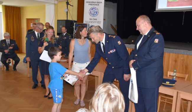 Hasiči ocenili dětskou fantazii. V Příbrami převzali vítězové diplomy i ceny