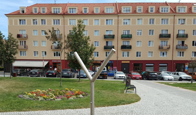 Na náměstí 17. listopadu je nové mlžítko. Město reagovalo na přání občanů, část veřejnosti má ale obavy