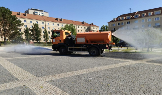 Příbram kropí ulice, aby se ochladily. Vydrží to jen chvíli, říká místostarosta