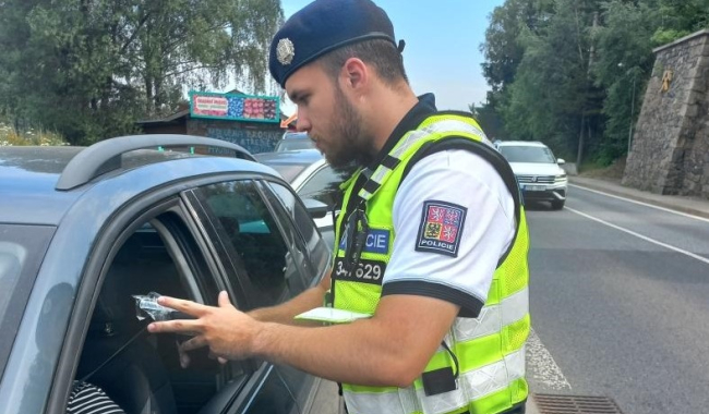 Řidič při policejní akci nadýchal půl promile. Policie rozdávala nealko piva