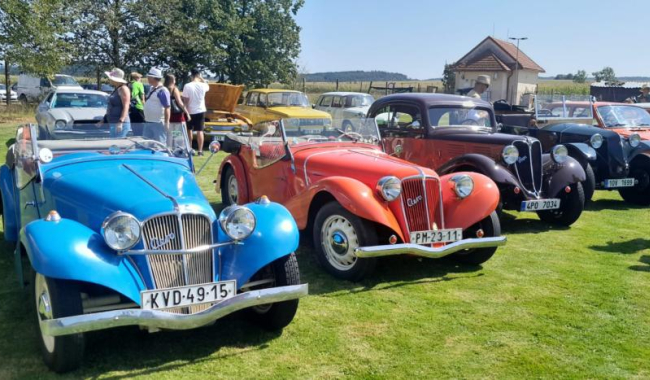 Obořištěm zazní burácení historických motorů. Na 8. sraz veteránů dorazí desítky unikátních strojů