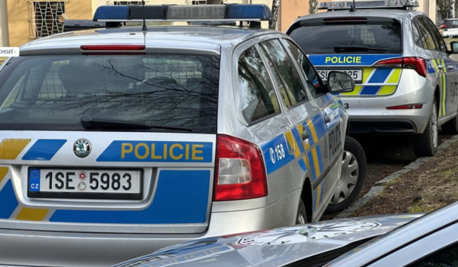 Policie prověřuje hromadnou bombovou výhrůžku. Týká se zhruba 400 budov po celém Česku