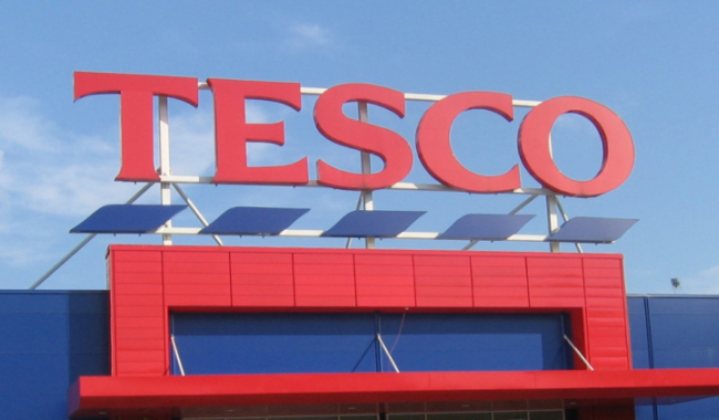 Tesco zvažuje prodej svých obchodů ve střední Evropě. Dotknout by se to mohlo i prodejen v Česku