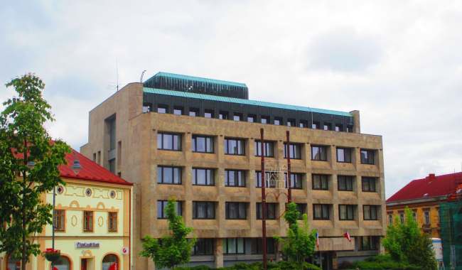 Podpora až 38 500 korun. V Příbrami je práce dost — je čas pravidla změnit?