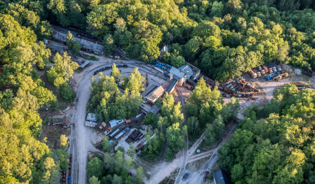 Solvayovy lomy lákají na jízdu vláčkem i jedinečný pohled do historie těžby
