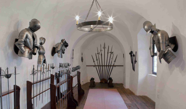 Hrady a zámky po setmění ožijí. Hradozámecká noc nabídne příběhy, tajemství i romantiku