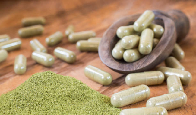 Kratom čeká tvrdší regulace. Závislost roste, odborníci varují před úplným zákazem