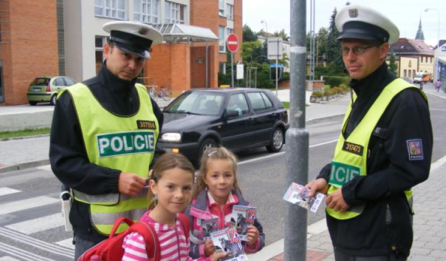 Policisté začnou se začátkem školního roku hlídat přechody u škol
