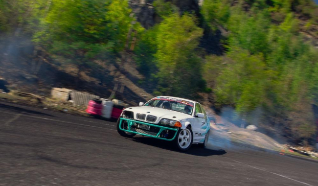 Drift se vrací do Příbrami. Dlouhá Lhota nabídne dva dny kouře a adrenalinu