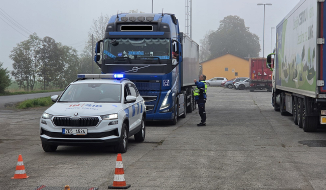 Silniční inspekce při kontrolách ve středních Čechách odhalila přetížené kamiony