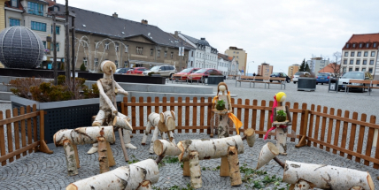 Březové stádo oveček s pasáčkem potkáte na náměstí T. G. Masaryka