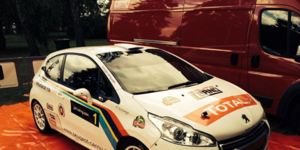 Černý s Peugeotem 208 T16 R5 a Bryndou na Slovensku