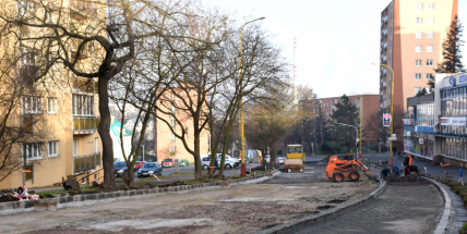 V Plzeňské ulici se pracuje na přípravě asfaltového povrchu. Křižovatka ul. Riegrova a Dvořákovo nábřeží se uzavře o týden dříve