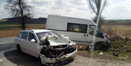 Aktuálně: Čelní střet dvou vozidel si vyžádal zranění osob